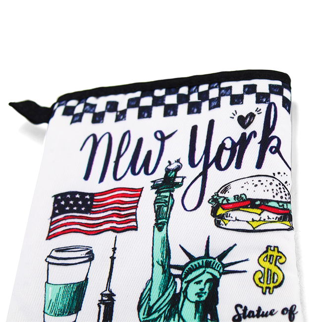 Staple Themes of New York Oven Mitt & Pot Holder Combo