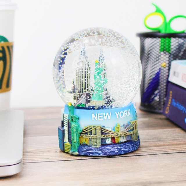 Cityscape "NEW YORK" Brooklyn Bridge Snow Globe | NYC Snow Globe | New York Gift (3 Sizes)